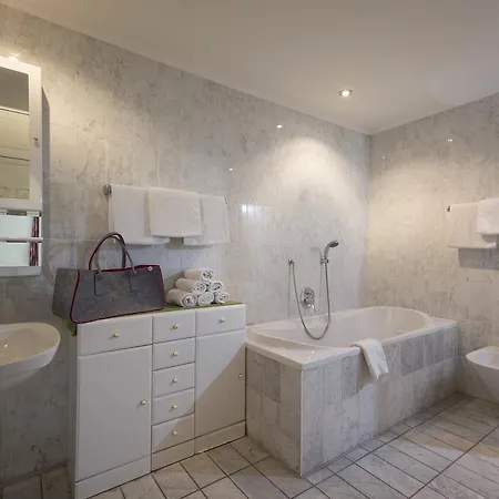 Tom Sojer 아파트호텔