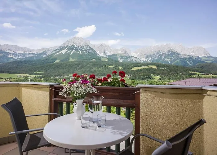 Tom Sojer Aparthotel 4*