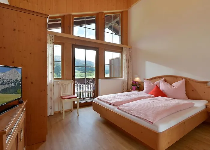 Tom Sojer Aparthotel 4*